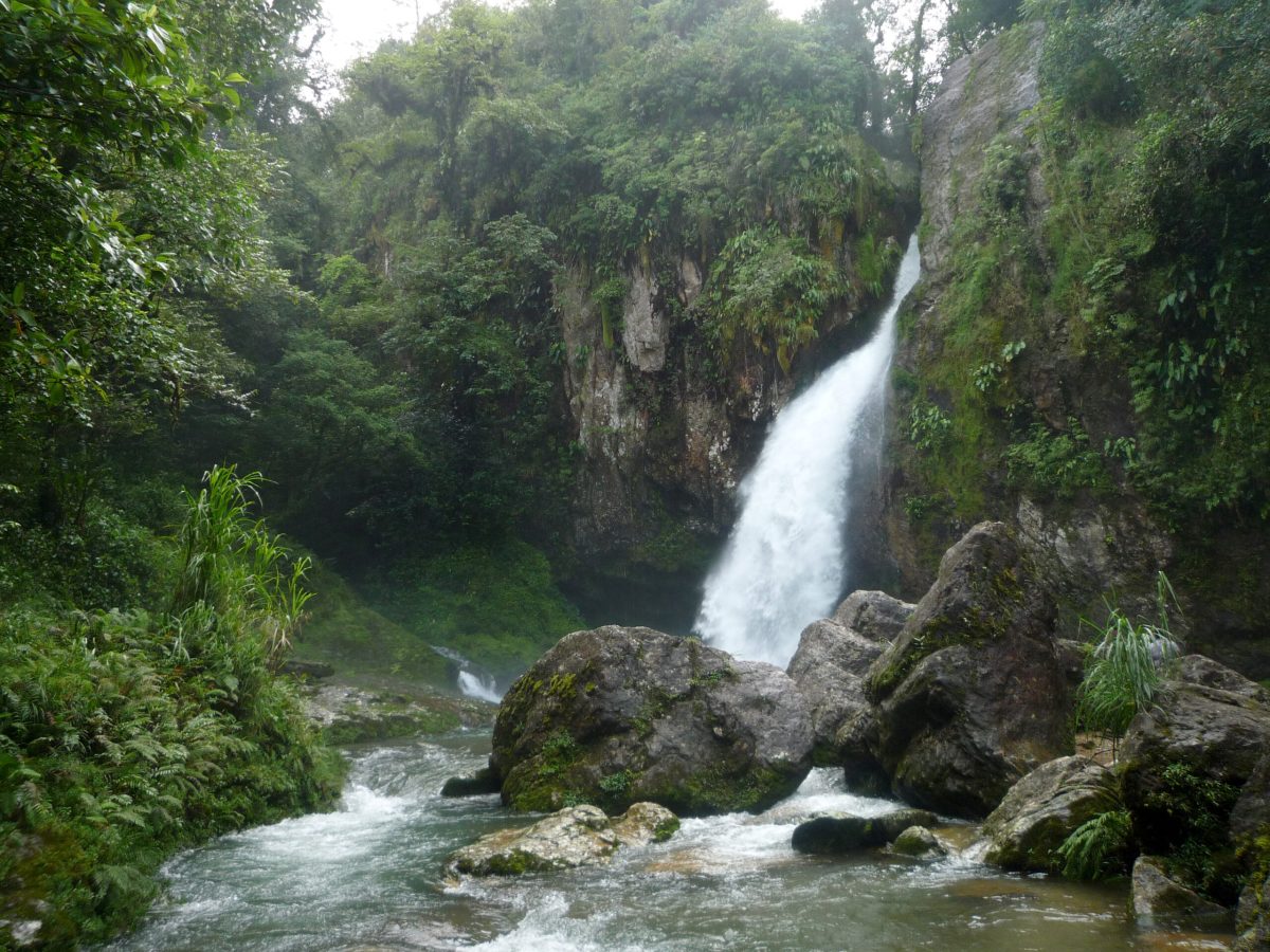 Cascada en la sierra de Cuetzalan